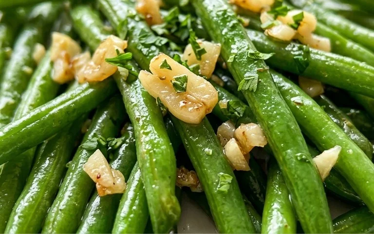 Sautéed Green Beans Recipe with Garlic